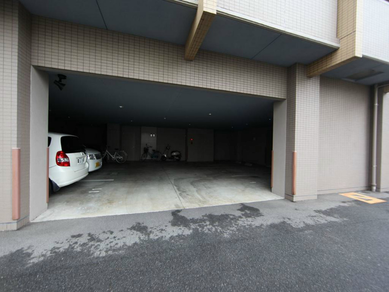 ロイヤルヘリテージ 平置駐車場
