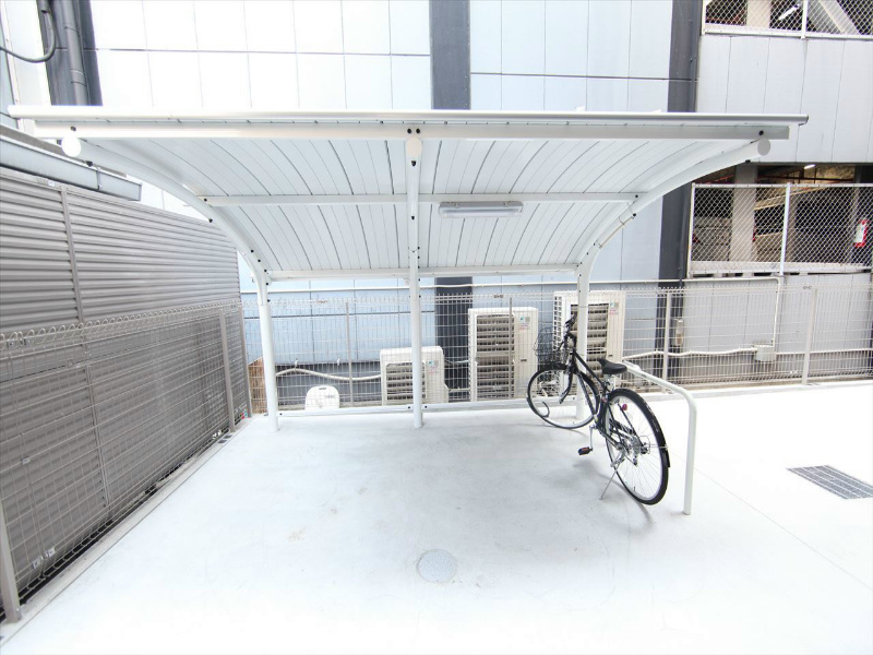 アイボリー 屋根付駐輪場