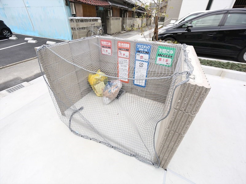 アスピラシオン尾頭橋 敷地内ゴミ捨て場