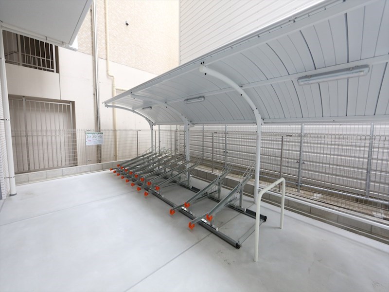 カーサニア尾頭橋 屋根付き駐輪場