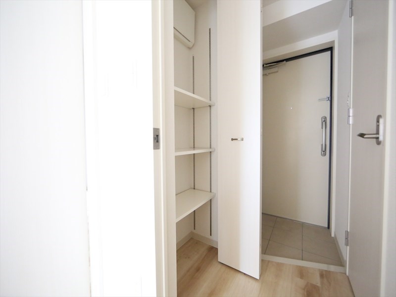 Ｒｅｓｉｄｅｎｃｅ　Ｎａｇｏｙａ 玄関収納有り（収納充実してます）