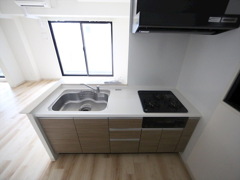 Ｒｅｓｉｄｅｎｃｅ　Ｎａｇｏｙａ システムキッチン（ガス3口コンログリル付）カウンターキッチン