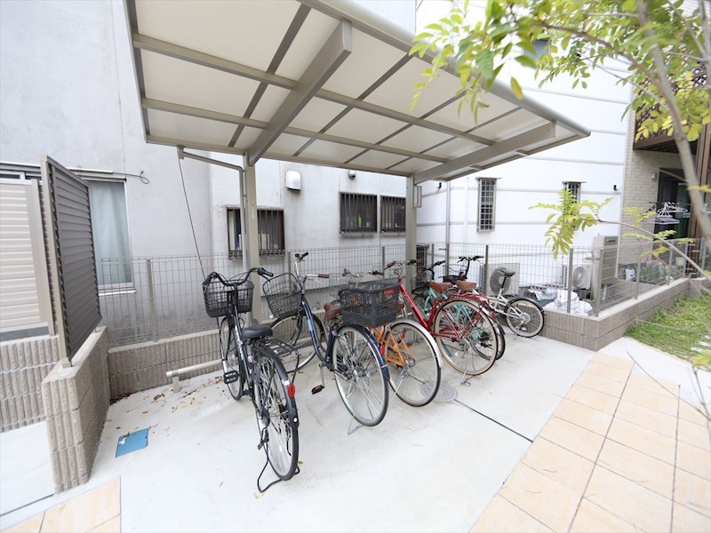 金山アイサンメゾン 屋根付き駐輪場