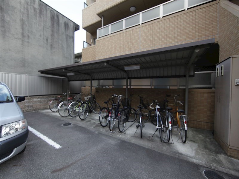 レージュ桜山 屋根付き駐輪場