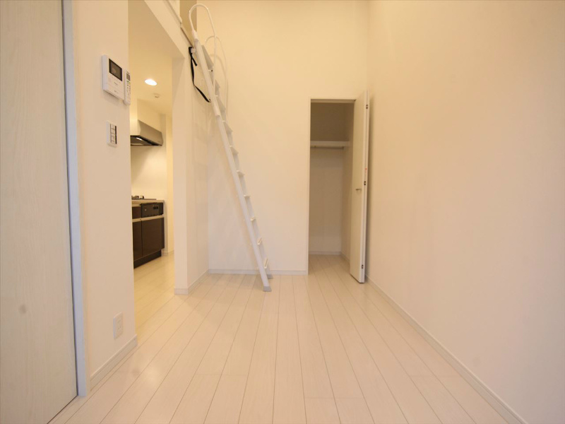 ＣＲＥＡ遠若 洋室4.8帖　ロフト5.2帖（収納でもお部屋でも使えます）