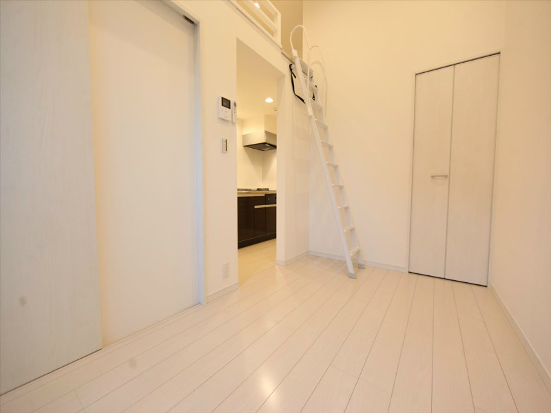 ＣＲＥＡ遠若 洋室4.8帖　ロフト5.2帖（収納でもお部屋でも使えます）