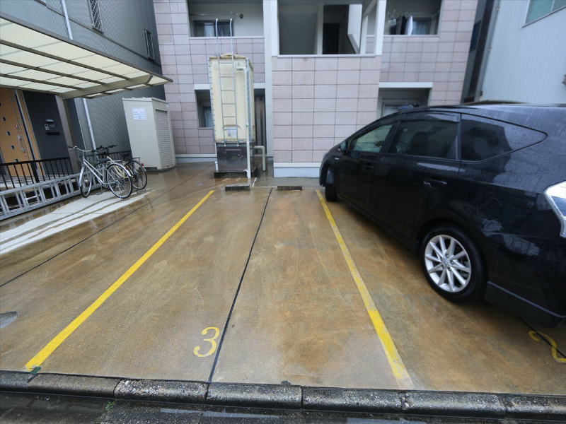 ルシクラージュ 敷地内平面駐車場