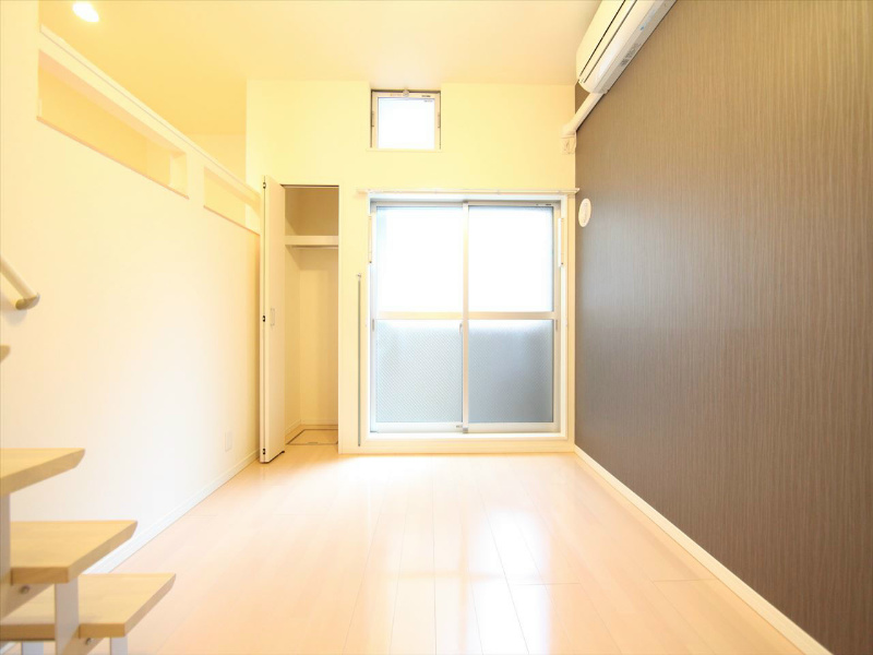 Ｓｔａｇｅ名駅西 洋室6.1帖　上階ロフト5.7帖（収納でもお部屋でも使えます）