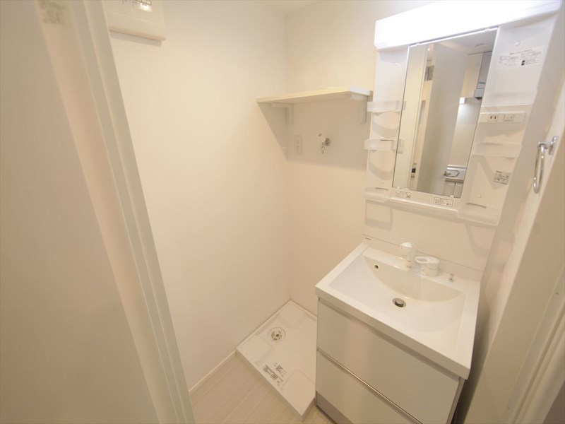 Ｄ’ｓファーストメゾン 脱衣所　独立洗面台（シャンプードレッサー付）収納スペース有