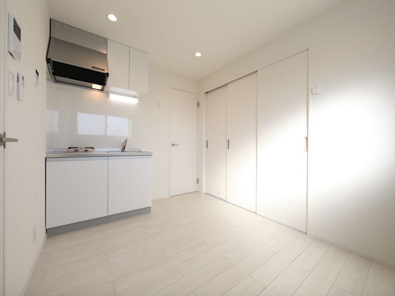 プレミアムテラス松葉町 ＤＫ6帖　システムキッチン　エアコン完備　同仕様写真