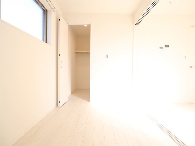 プレミアムテラス松葉町 洋室3.6帖　クローゼット付（収納充実してます）　同仕様写真