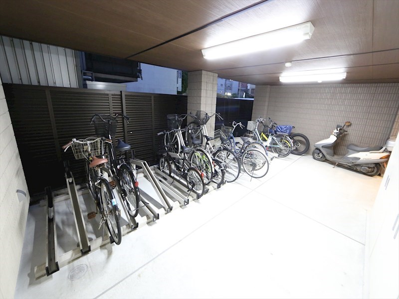 ヴェルム東別院 屋内屋根付き駐輪場