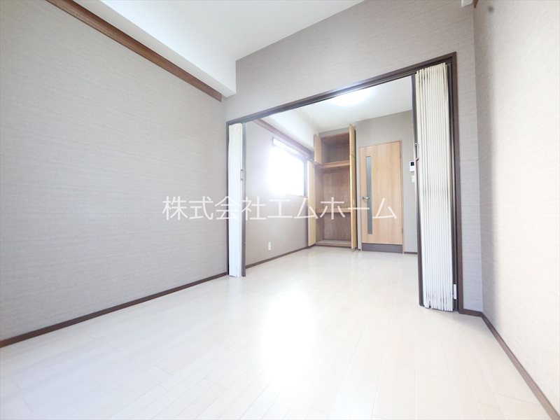 グリーンハイツ南久屋 洋室10帖　収納充実してます