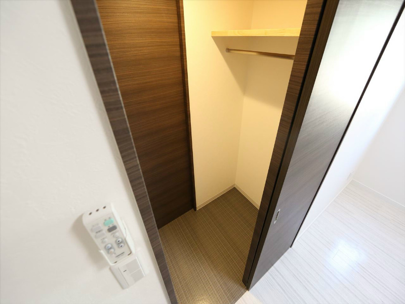 ＩＺ－Ｒｅｓｉｄｅｎｃｅ ウォークイン・ウォークスルークローゼット（収納充実してます）