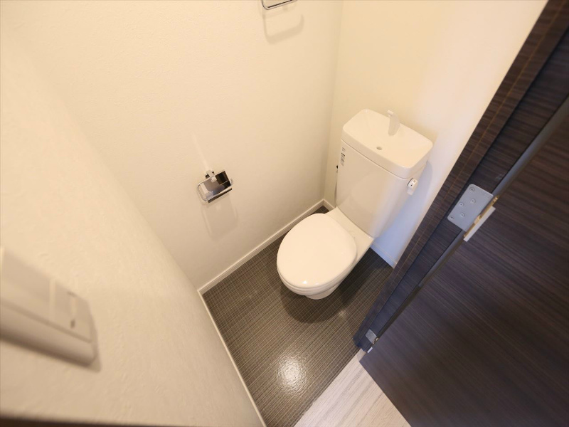 ＩＺ－Ｒｅｓｉｄｅｎｃｅ トイレ（お風呂トイレ別）温水洗浄暖房便座取り付け可