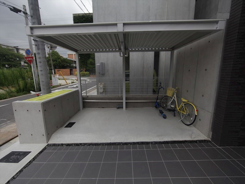 リューベツァール瑞穂 屋根付き駐輪場