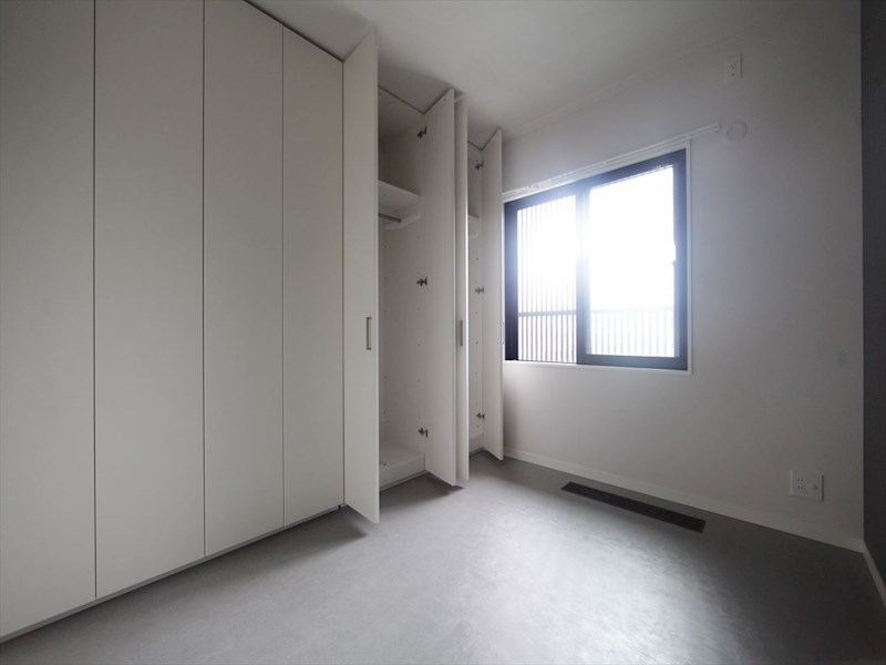リューベツァール瑞穂 洋室4.7帖　クローゼット付（収納充実してます）