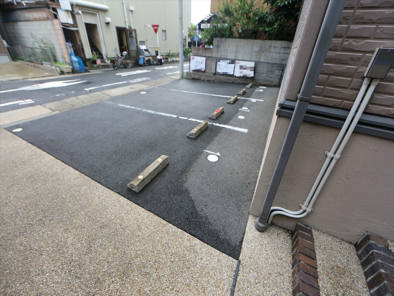 ラポール春岡 敷地内平面駐車場