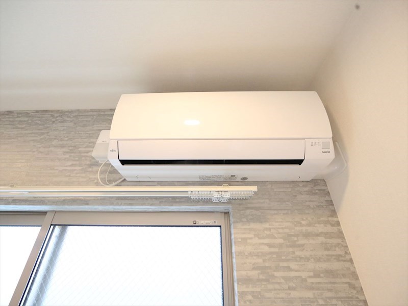 パインヒルズ 各部屋にエアコン完備　同仕様写真