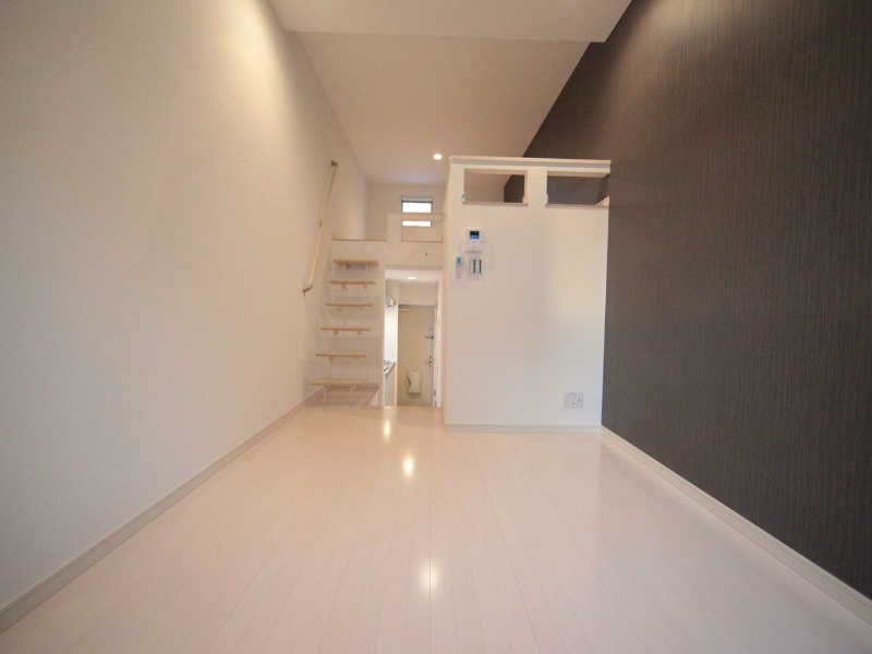 ＶｉｌｌａＬａＦｏｎｔｅ 洋室6.6帖　上階ロフト5.3帖（収納でも部屋でも使えます）