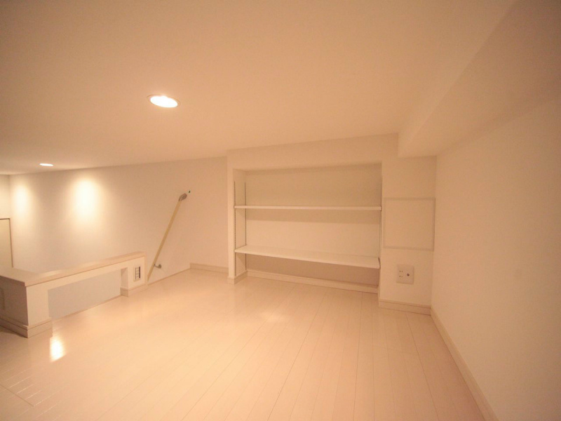 ＶｉｌｌａＬａＦｏｎｔｅ 上階ロフト5.3帖（収納としてもお部屋としても使えます）