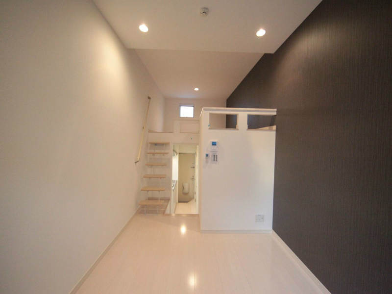 ＶｉｌｌａＬａＦｏｎｔｅ 洋室6.6帖　上階ロフト5.3帖（収納でも部屋でも使えます）