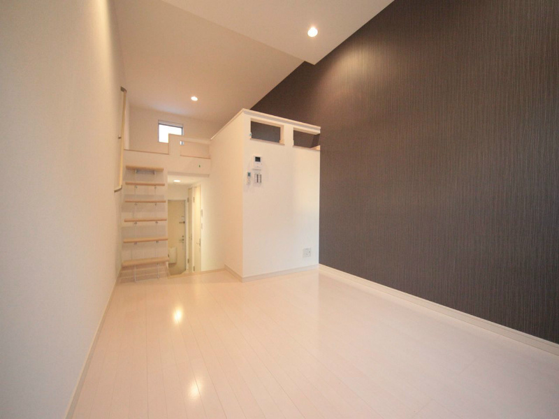 ＶｉｌｌａＬａＦｏｎｔｅ 洋室6.6帖　上階ロフト5.3帖（収納でも部屋でも使えます）