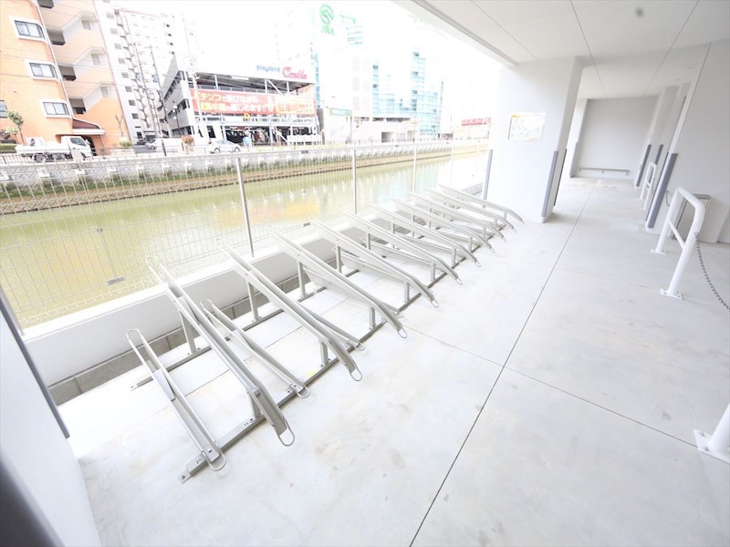 パルティール金山 屋根付き駐輪場