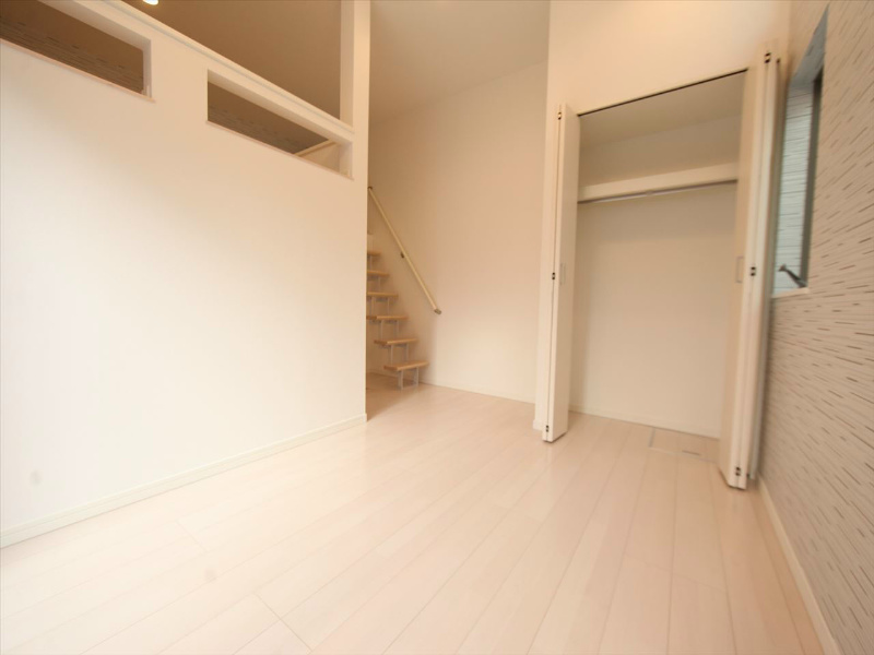 コスタブラン川名 洋室6帖　上階ロフト6.1帖（収納にも寝室にも使えます）