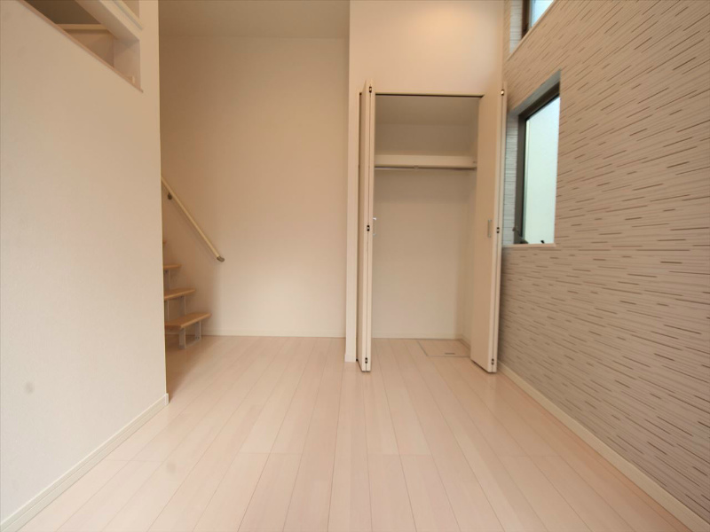 コスタブラン川名 洋室6帖　上階ロフト6.1帖（収納にも寝室にも使えます）