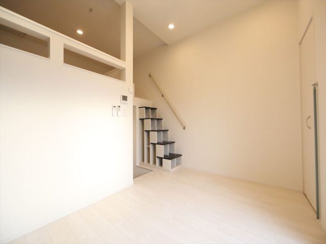 ハーモニーテラス高須賀町 エムホーム管理 リスターズ貸主(エムホームグループ)ロフトに階段で上がれます