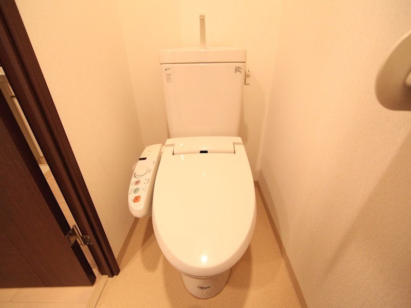 フローライト上前津 温水暖房洗浄便座付トイレ