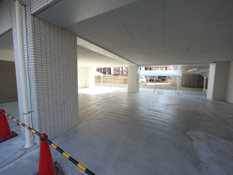 ＭＸ－Ｉ（エムエックスワン） 屋根付き駐輪場　敷地内平面駐車場