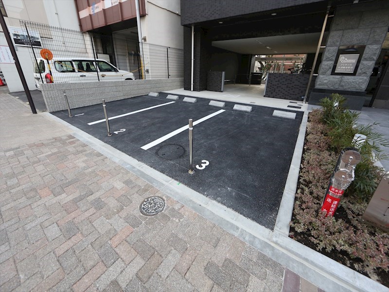 プレサンス大須観音駅前 敷地内平面駐車場
