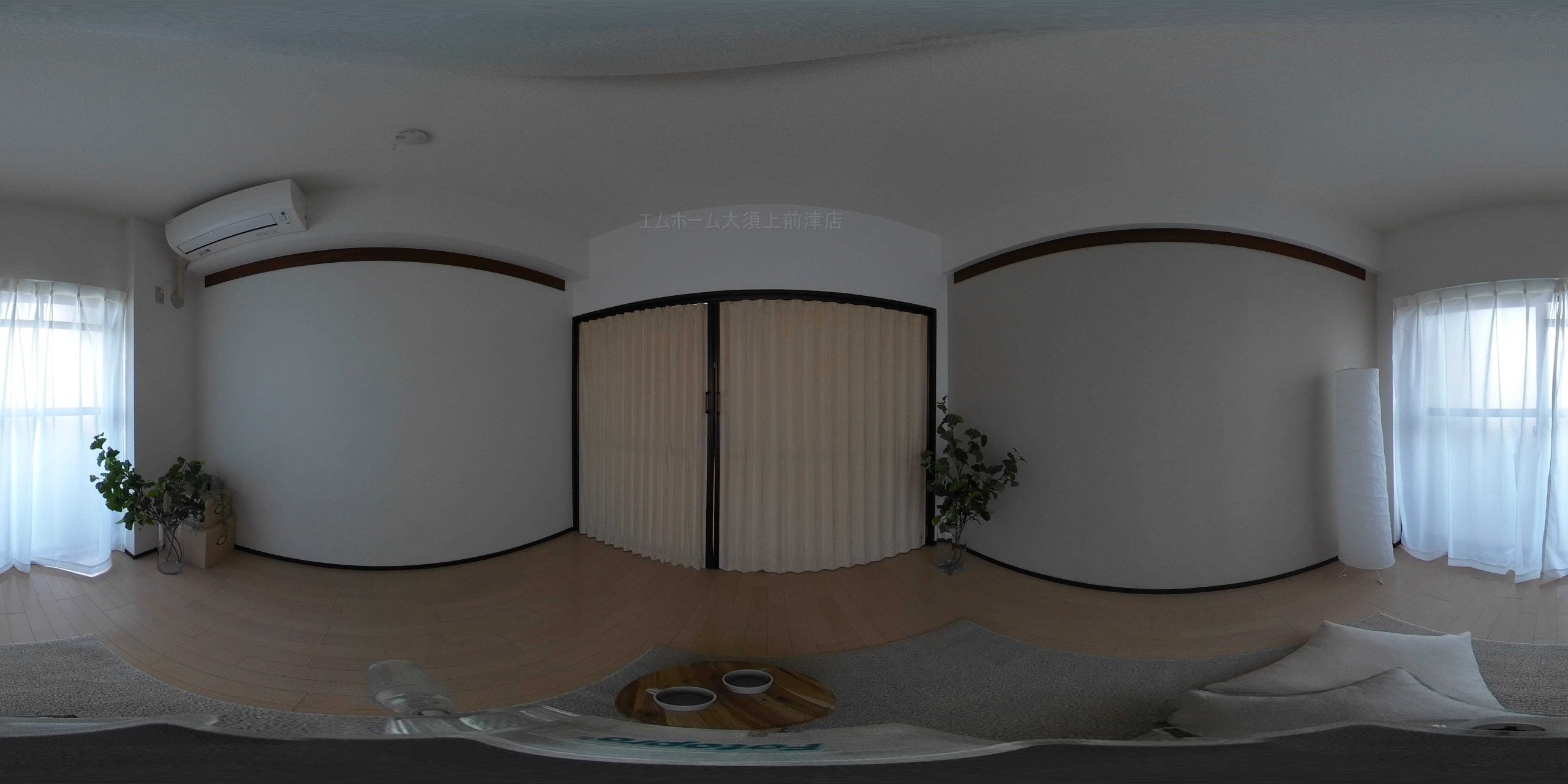 洋室10帖　収納充実してます