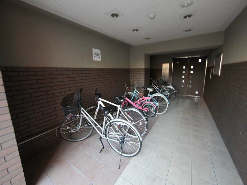 アバンツァート上前津 屋根付き駐輪場