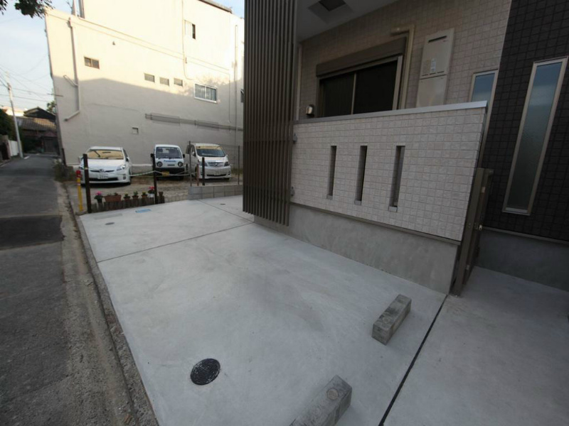 ＴＲＩＢＵＴＥ春岡（トリビュート春岡） 敷地内平置駐車場