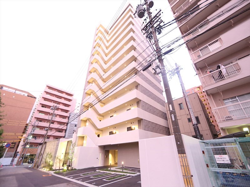 外観　宅配ＢＯＸ　オートロック付　防犯カメラ付