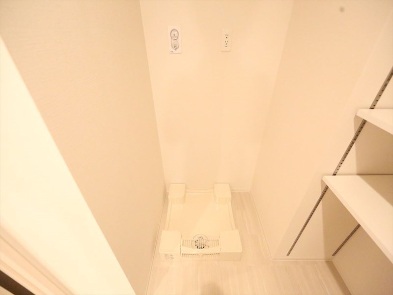 アースグランデ泉 脱衣所　室内洗濯機置き場