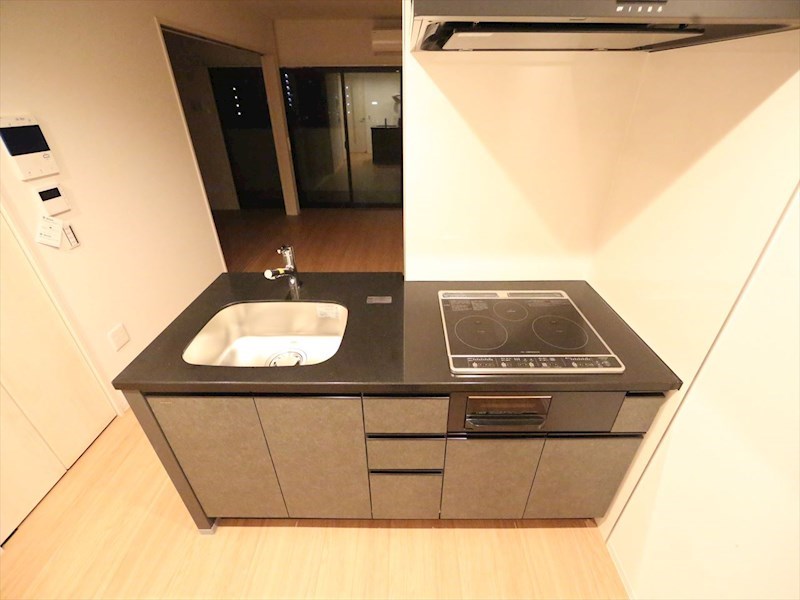 アースグランデ泉 システムキッチン（ＩＨ3口コンログリル付）カウンターキッチン