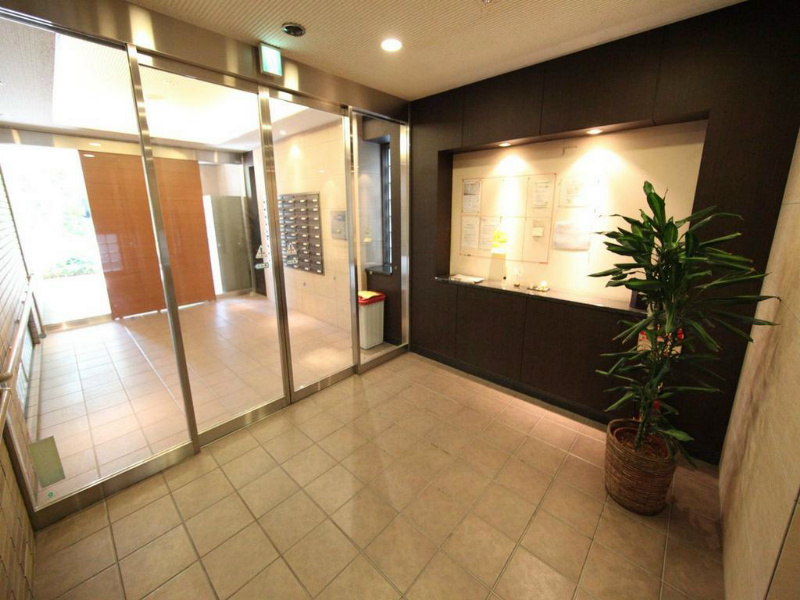 フローラル栄II エントランス　オートロック　防犯カメラ　宅配ＢＯＸ