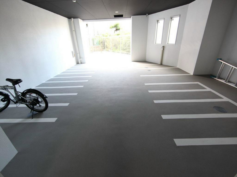ＹＯＳＨＩＮＯ　ＳＱＵＡＲＥ（ヨシノスクエア） 敷地内屋根付き駐輪場