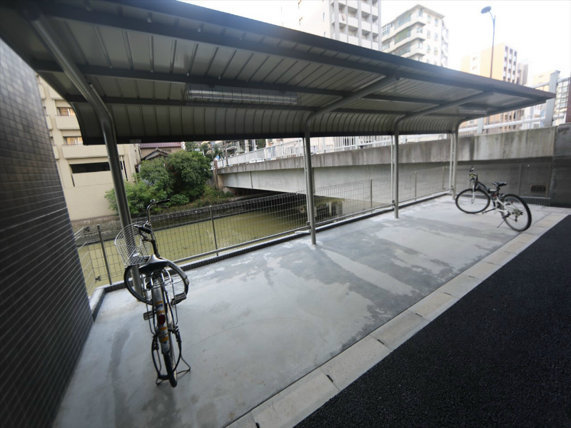 ＧＲＡＮＤＵＫＥ上前津（グランデューク上前津） 屋根付き駐輪場
