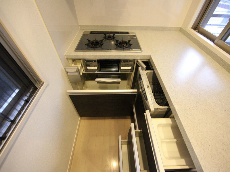 グランカーサ上前津 システムキッチン（ガス3口・グリル）食器洗乾燥機