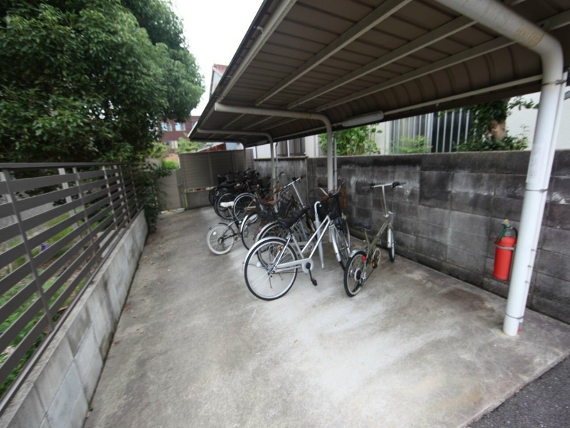 エルム塩付 屋根付駐輪場