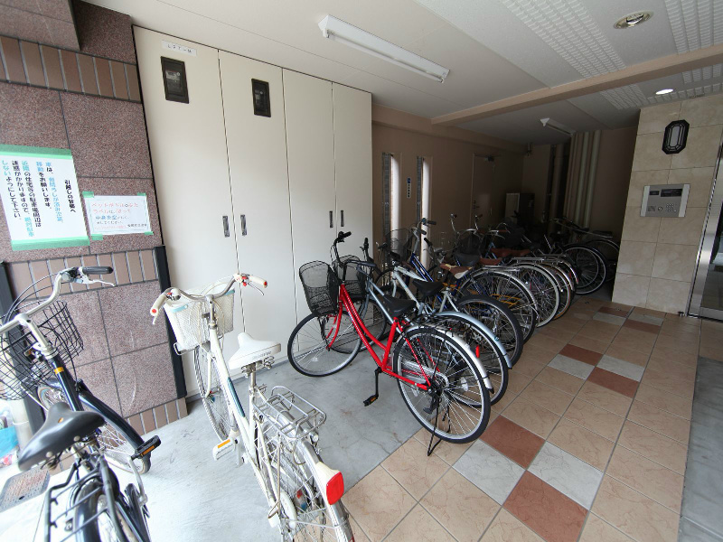 アールズコート葵 駐輪場