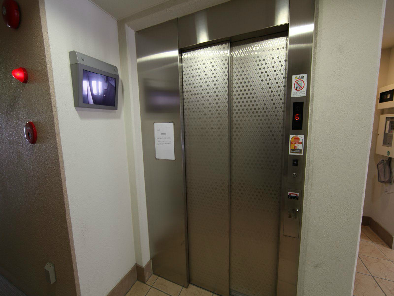 アールズコート葵 防犯モニター付き　エレベータ