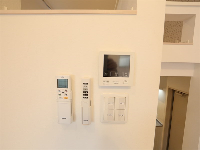 ハーモニーテラス志賀町IV ＴＶモニター付インターホン　同型写真