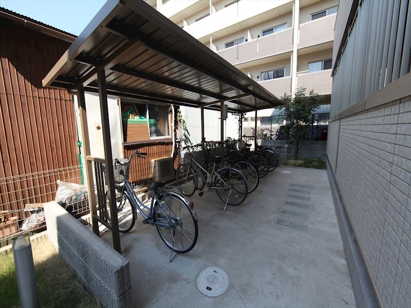 ベルエア御器所 屋根付き駐輪場