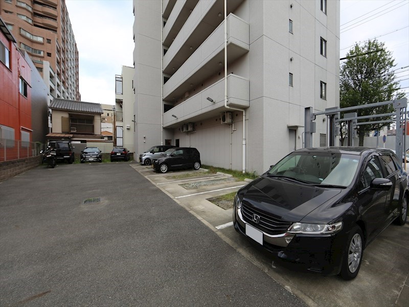 クレール則武 敷地内平面駐車場
